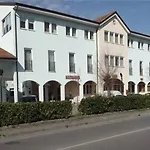 Hotel Risthotel Airport
