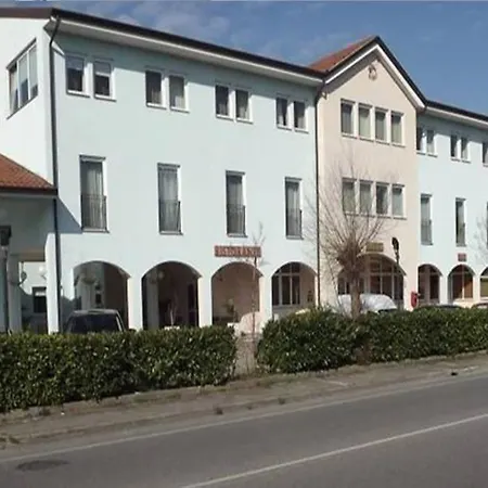 מלון Risthotel Airport