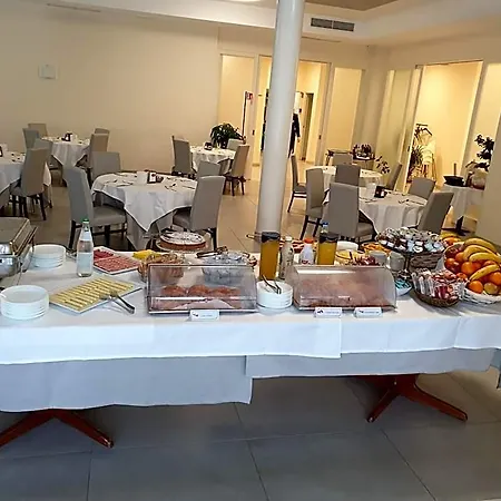 Risthotel Airport מלון 3*