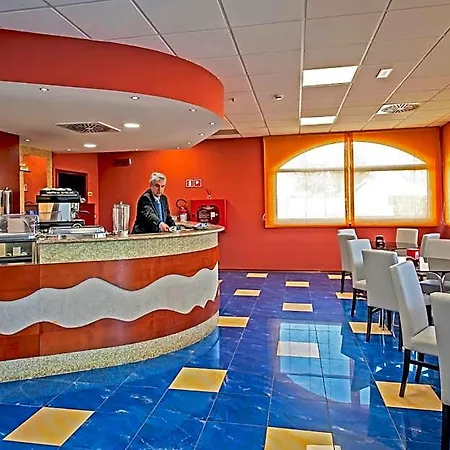 Risthotel Airport מלון