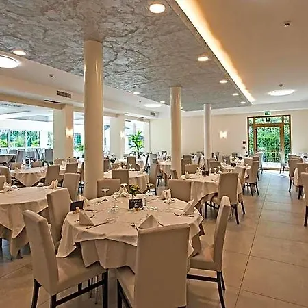 Risthotel Airport מלון
