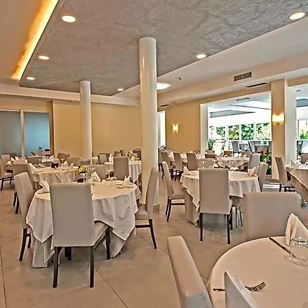 מלון Risthotel Airport 3*
