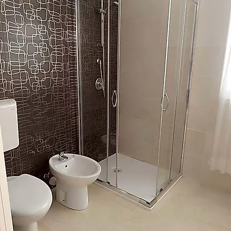 מלון Risthotel Airport 3*
