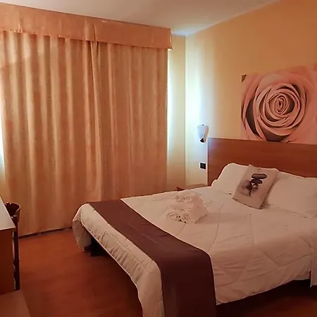 Risthotel Airport מלון 3*
