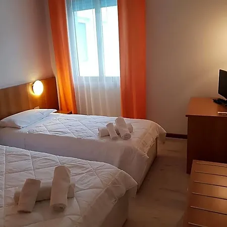 מלון Risthotel Airport 3*